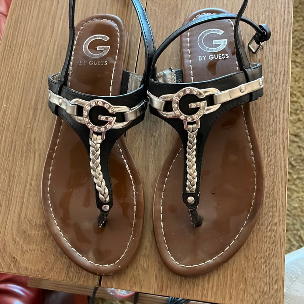 Guess flats